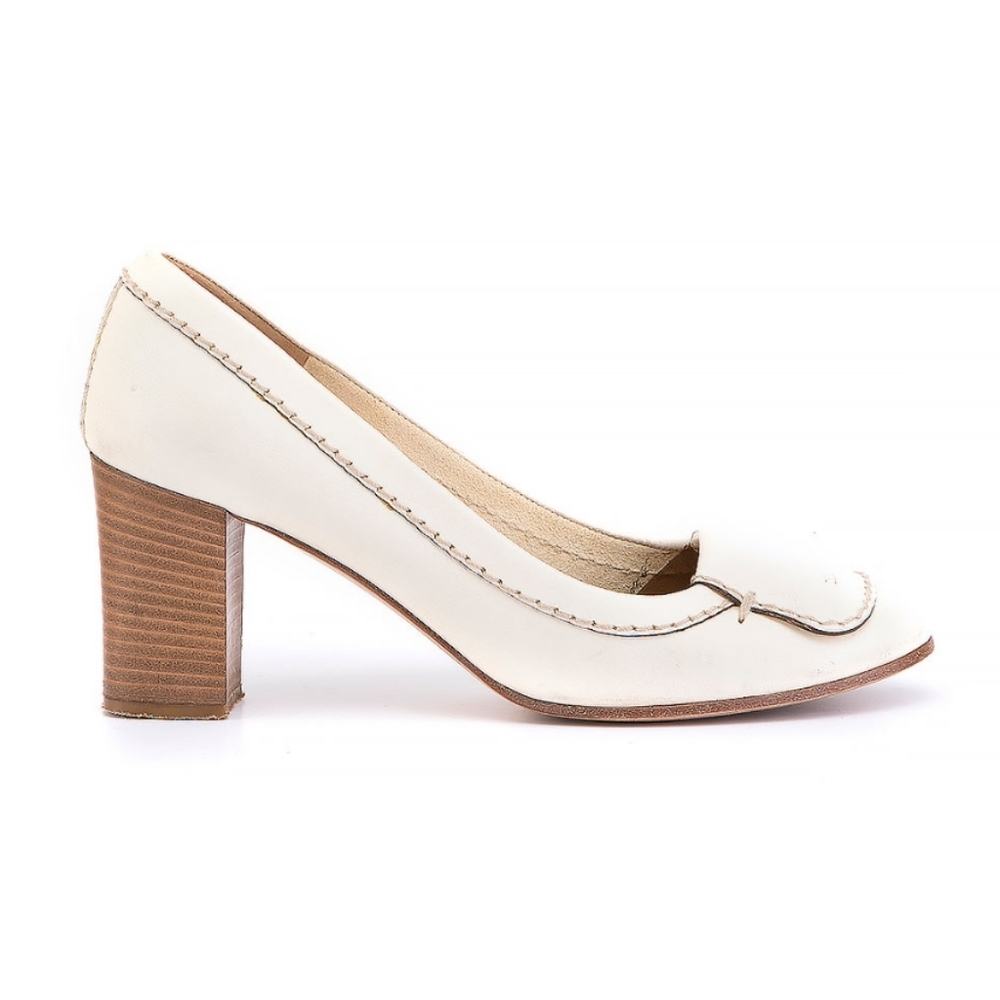 Chloé Leather Round Toe Pumps. Sz 38. With Box & Dustbag